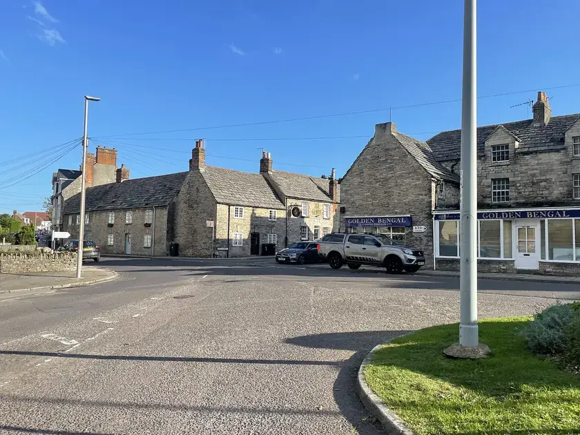 Purbeck stone cottages with stone slate roofs at the junction of High Street and Bell Street, Swanage
