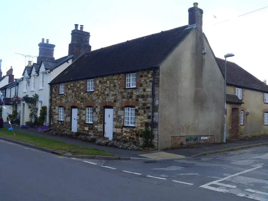 Stone-built terrace with a slate roof in Wool, Dorset